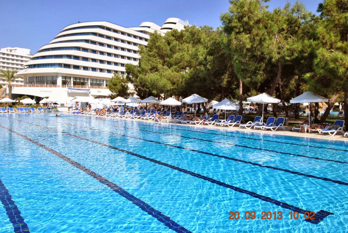 imagini hotel TITANIC LARA